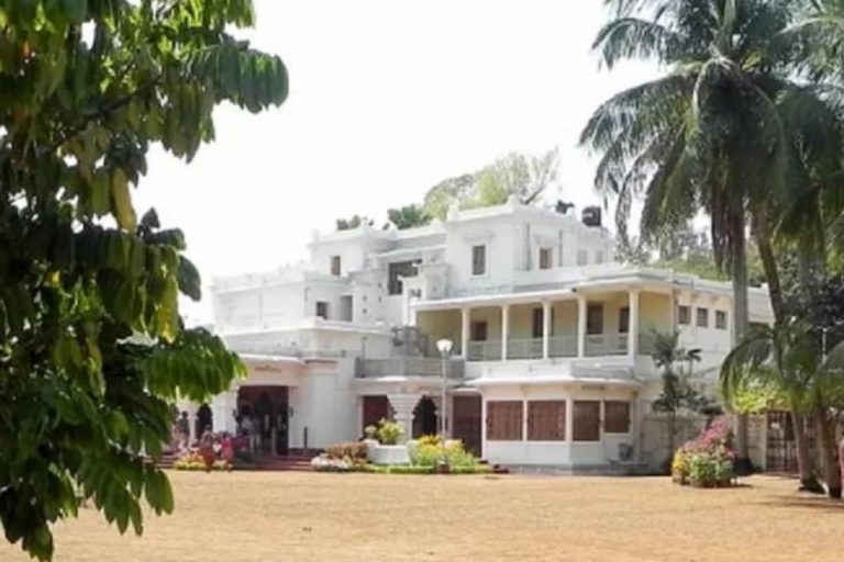 Visva-Bharati Faculty Body Chief Show-caused for Sharing With Media Details of Internal Meeting