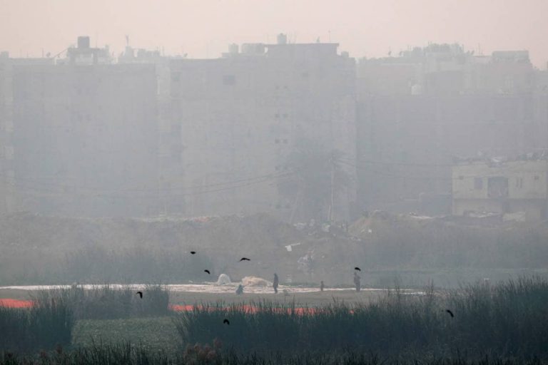 Delhi’s Air Quality Remains ‘Severe’ for Second Day; Hot Mix Plants, Stone Crushers to Remain Shut Till Jan 2