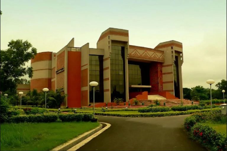 IIM Calcutta Teachers Write to Govt against Director, Seek Intervention to ‘Help Arrest Decline’