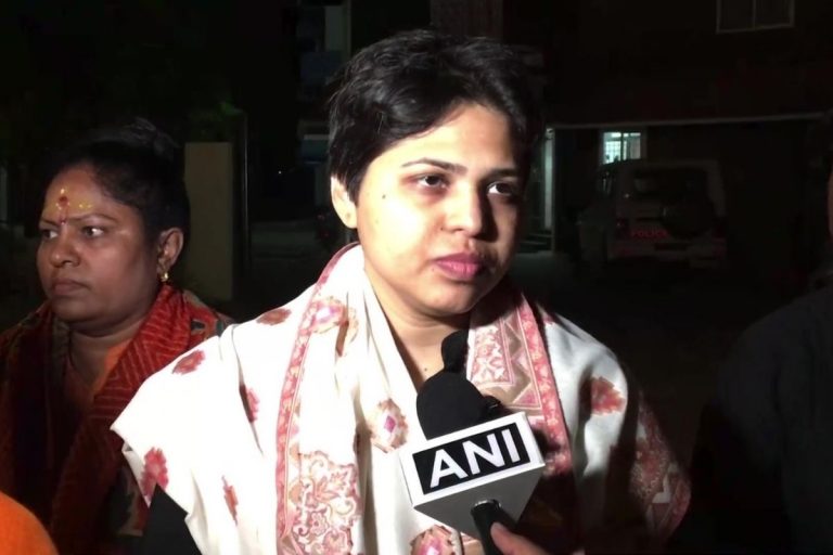 Activist Trupti Desai and Aides Detained on Way to Shirdi, Released Later