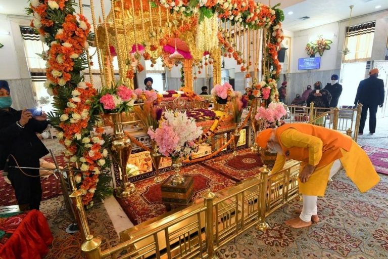 Amid Intense Stir by Farmers, Especially from Punjab, PM Modi’s ‘Surprise’ Visit to Delhi’s Gurdwara Rakabganj