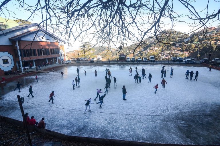 Shimla Receives Season’s First Snowfall, Bring Cheer to Tourists Celebrating Christmas and nEW YEAR