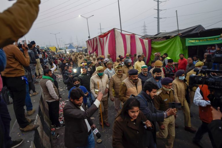 UP Govt Orders District Admins to Clear Protest Sites on Delhi Borders by Tonight