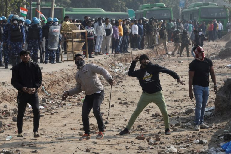 Clashes Break Out Between Farmers and Locals at Singhu Border; Police Use Tear Gas