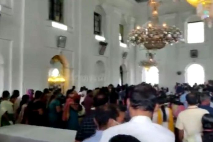 Video Shows Kerala Secretariat Staff Without Distancing, Masks at Canteen Election as State Reels Due to Virus