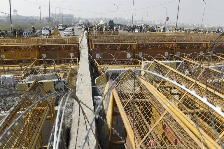 Farmers’ Protest: Despite Increasing Number of Barricades, Thousands Converge at Ghazipur Border