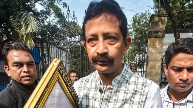 Rebel TMC leader Rajib Banerjee on way to Delhi, likely to join BJP today