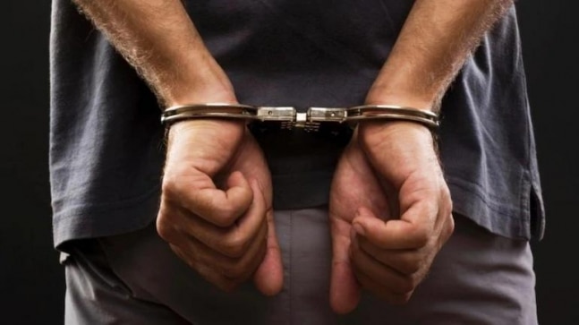 CBI books 2 superintendents of customs, five persons for smuggling gold