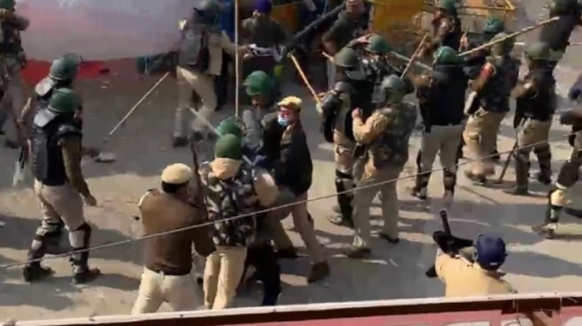 Clashes erupt between farmers, locals at Singhu; SHO attacked with sword