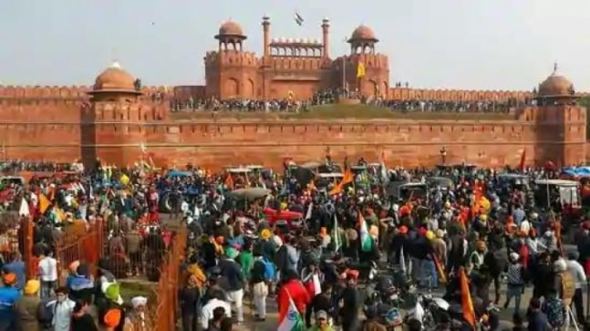 Forensic experts visit Red Fort, collect evidence in connection with R-Day violence