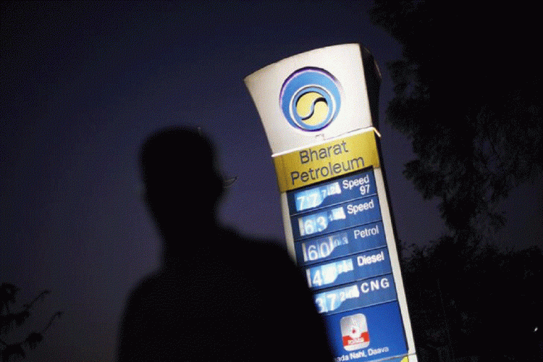 Petrol Prices Remain Unchanged at Rs 90.58 Per Litre in Delhi, Diesel at Rs 80.97