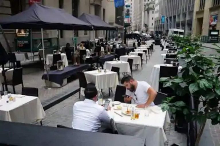 Valentine’s Week Cheer for Mumbaikars as BMC Rolls Back Timing Order, Resto and Bars to Open Till 1am