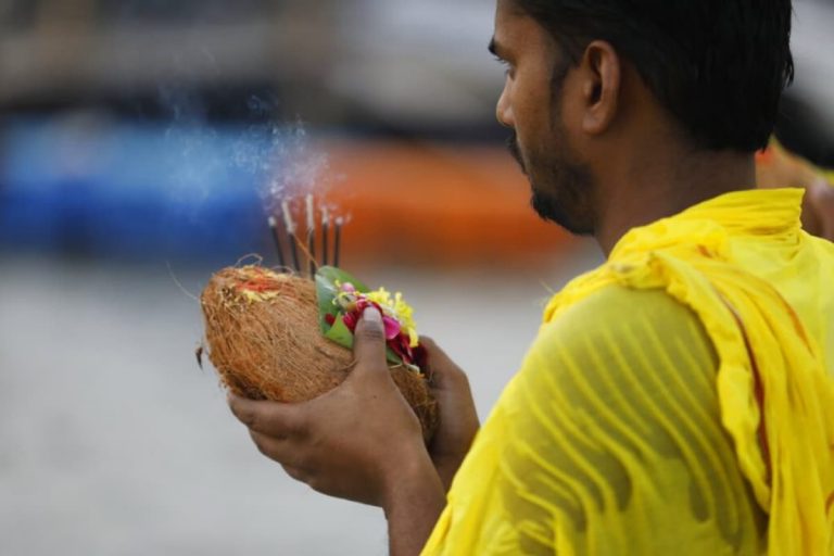 Aaj ka ​Panchang for February 25: Know About Tithi, Nakshatra, Shubh Muhurat and Rahu Kaal