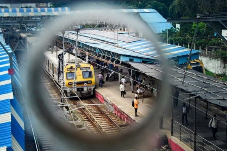 Coach of Moving Train Gets Detached Twice in Mumbai; Traffic Hit