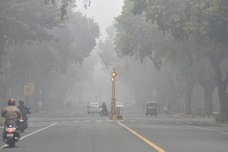 No Respite from Pollution in Delhi for Next 2 Days, Air Quality Mounts to ‘Very Poor’