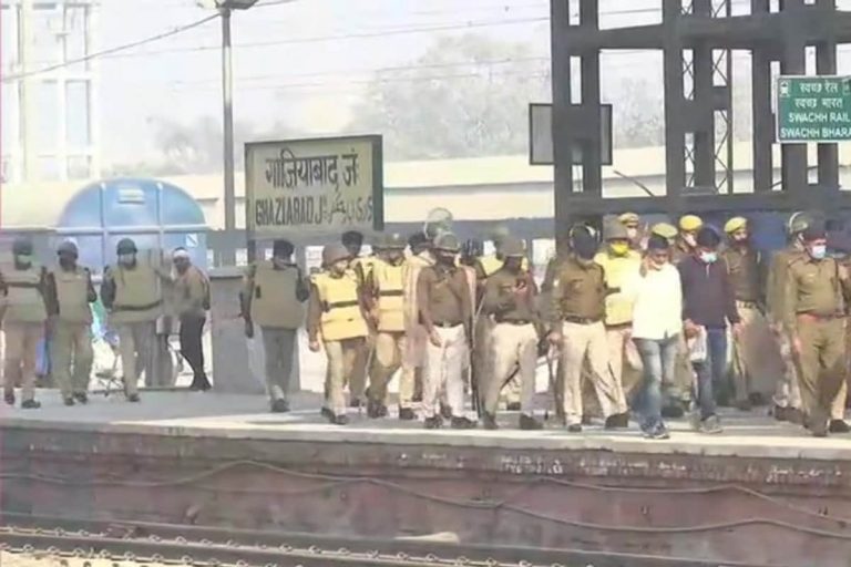Security Tightened, Police Deployed as Farmers Block Rail Tracks Across States; Here are Latest Updates