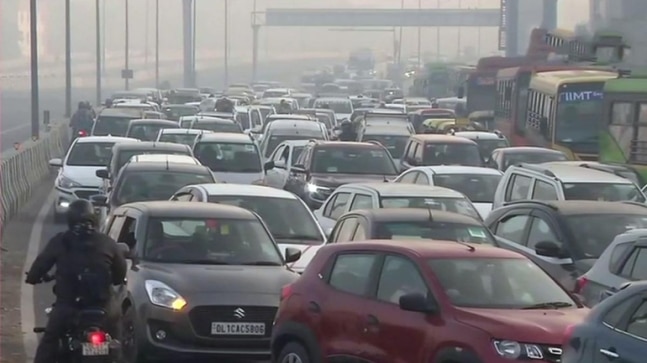 Farmers’ protest: Heavy traffic snarls in Delhi as vehicular movement diverted at Akshardham due to Ghazipur sit-in