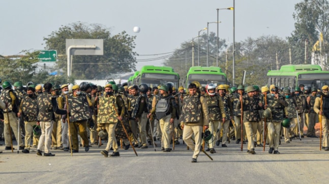 Delhi Police plays patriotic songs at Singhu Border, protesting farmers object