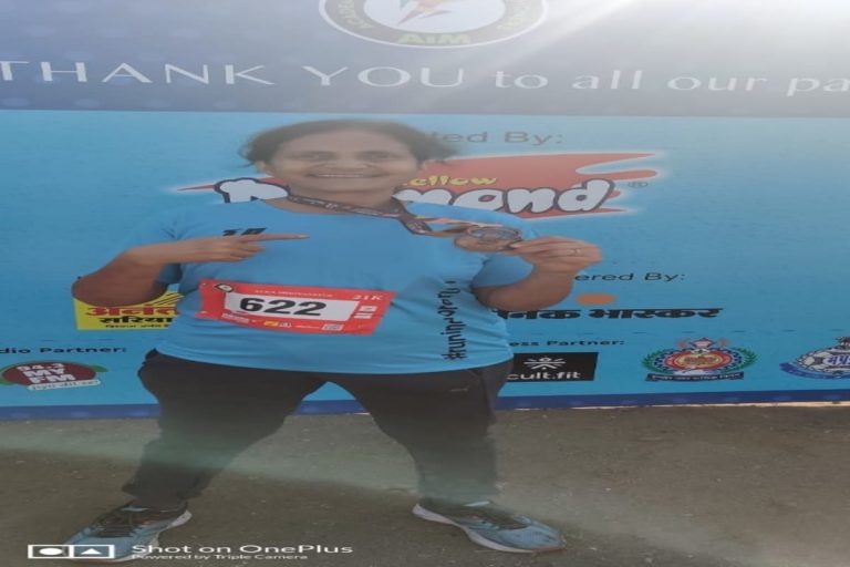 58-yr-Old Woman IAS Officer Gives Fitness Goals to Colleagues, Runs 21km Half Marathon in Indore