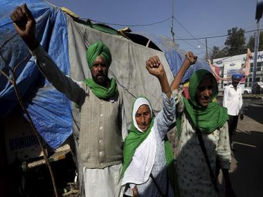 Farmers in Haryana’s Sonipat, Palwal block KMP expressway, wave black flags to mark 100 days of protest