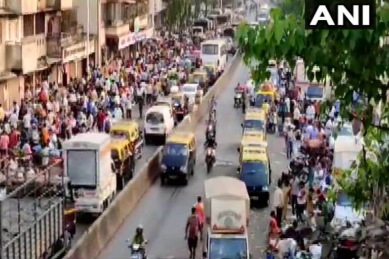Massive Crowd Gathers at Mumbai’s Dadar Market Even as Maha Records highest Single-day Covid-19 Spike