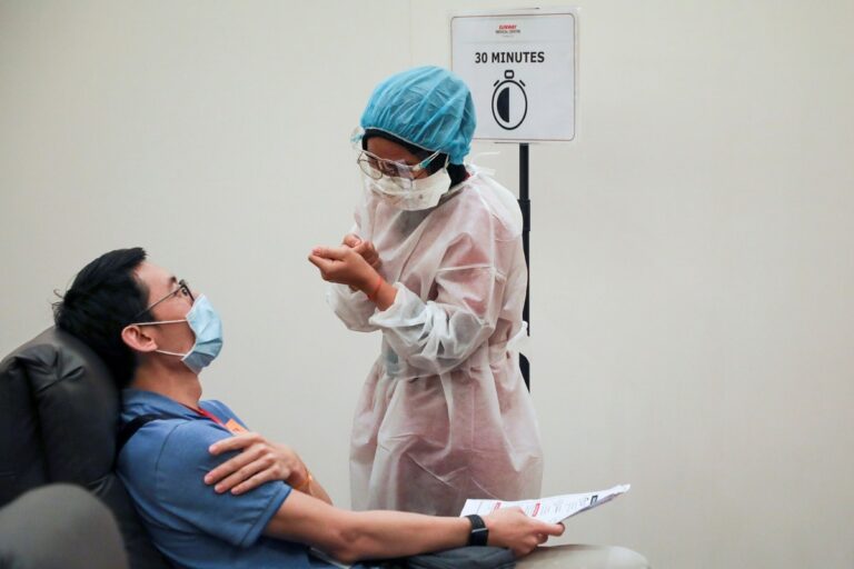 As India Battles a Deadlier Second Wave of Covid-19, Govt Allows Vaccines for All Those Above 45 from April 1