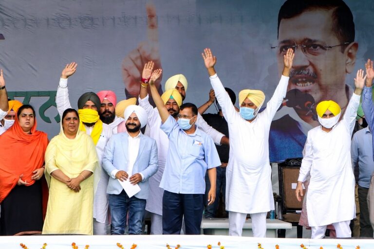 Severe Second Covid Wave in Punjab Forecast, But No Let Up in Political, Farmer Rallies