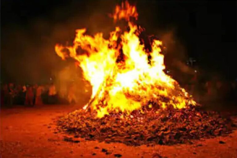 In a First, ‘Holika Dahan’ to be Performed Early Morning in Bhopal as Shivraj Govt Hints at More Covid Curbs