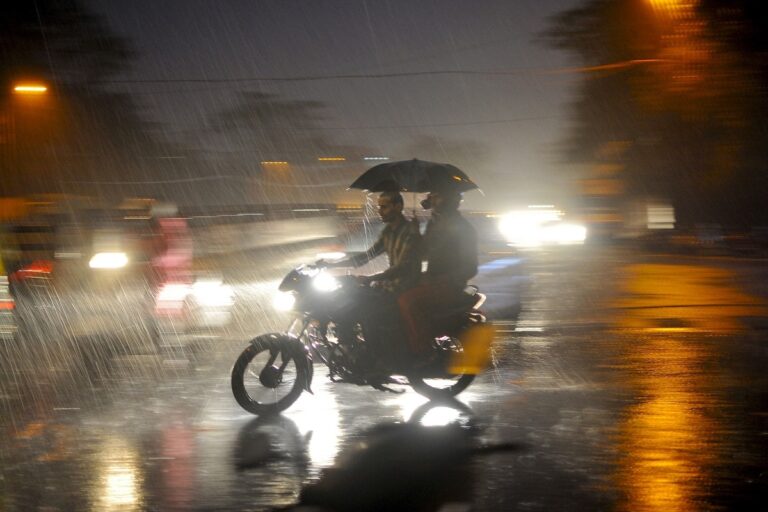 Unseasonal Rain Brings Relief from Scorching Heat in Bengal’s Bardhaman