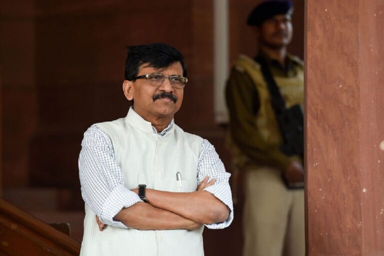 ‘No Alternative to Lockdown’: Before CM Uddhav’s Series of Meetings, What Sena Says in ‘Saamana’