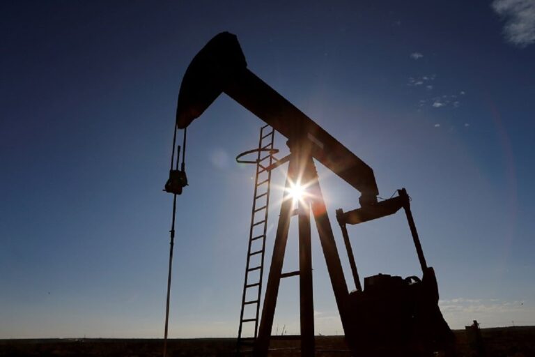 Oil Prices Extend Gains as Demand Outlook Offsets India Concerns