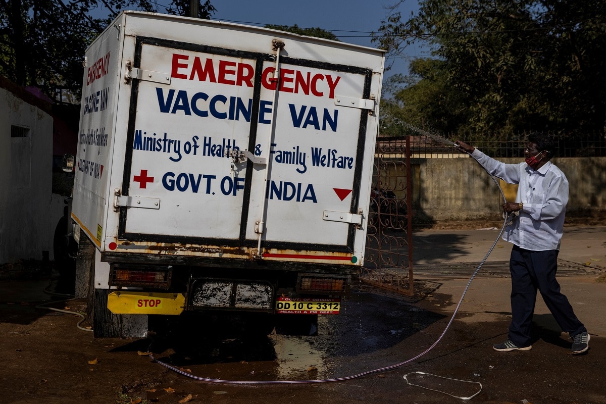 As Oppn-ruled States Complain of Vaccine Shortage, Harsh Vardhan Warns Against 'Politicking' Over Pandemic