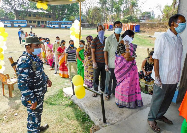 News18 Daybreak | Spotlight on Hindi-Speaking Voters in Game of New Narratives; Covid Test Mandatory for Karnataka Pilgrims Returning from Kumbh Mela