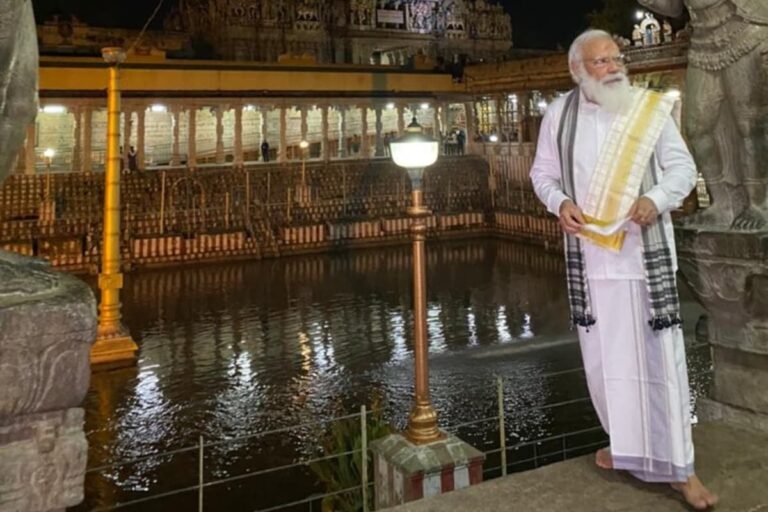 In ‘Veshti’ and ‘Angavastram’, PM Modi Offers Prayers at Madurai’s Meenakshi Amman Temple