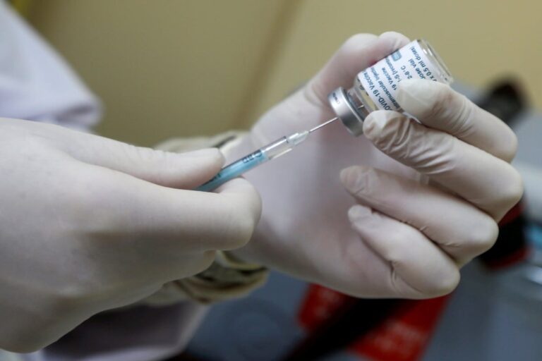 One-third of Vaccination Sites in Delhi Govt Hospitals to Run Round-the-clock amid Fears of 4th Wave