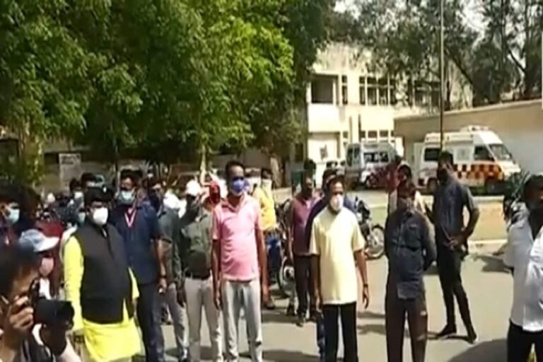 Angry BJP Workers Vandalise Hospital in MP’s Ujjain After Party Member Dies Due to ‘Short Supply of Oxygen’