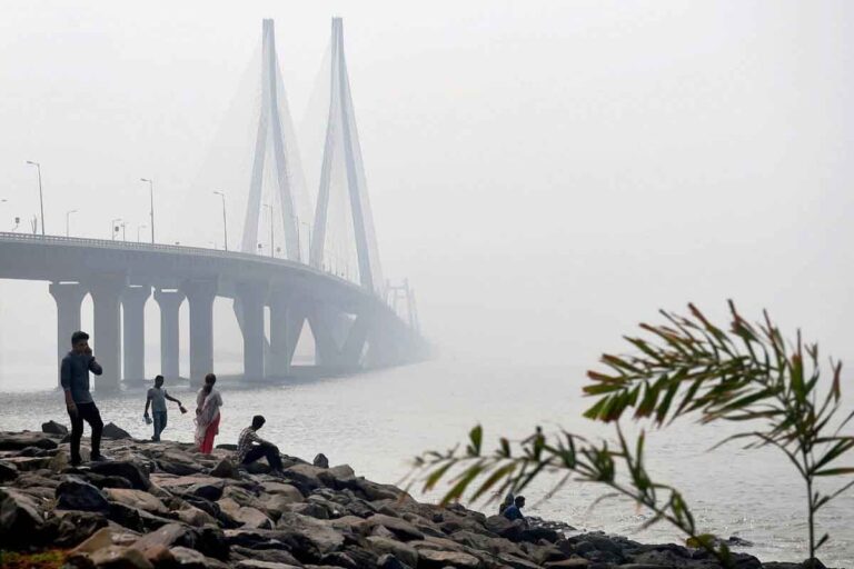 Mumbai: Two Russians Held for Performing Stunts at Bandra-Worli Sea Link