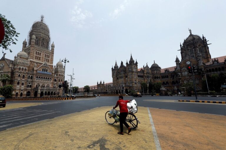 Maha Weekend Lockdown to Extend for 15 Days? Here’s What May Happen at CM Uddhav’s Meeting Today