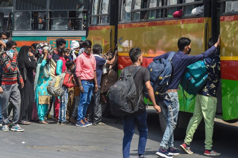 In a First, Delhi Sees Over 17,000 Covid Cases in a Day; CM Kejriwal to Discuss Crisis With LG Today