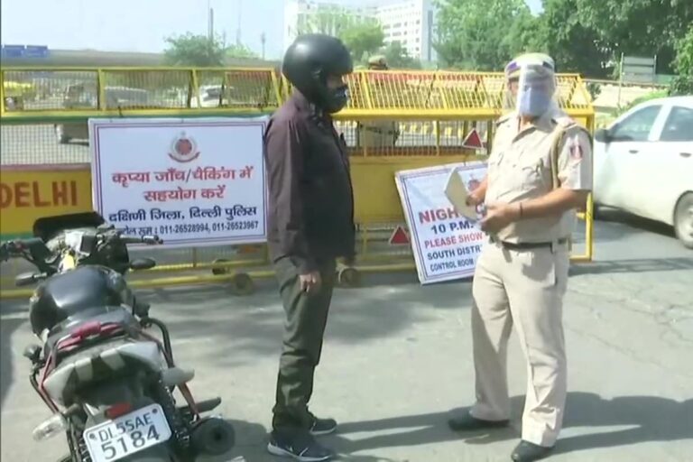 As Cases Surge Exponentially, Delhi Police Ferrying Patients to Hospitals, Arranging Oxygen and Taking Dead to Crematoriums