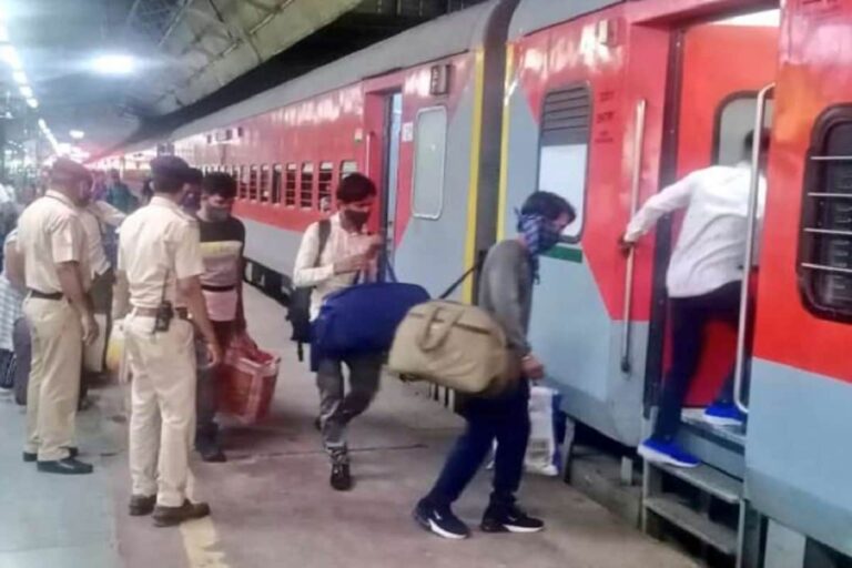 Railways to Fine Rs 500 for No Mask Within Premises, Inside Trains as Measure against Covid Spread
