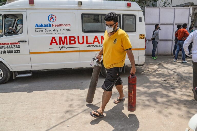 As Critical Covid Patients’ Count Rises, Top Delhi Hospitals Gasp for Oxygen, Count Down Hours