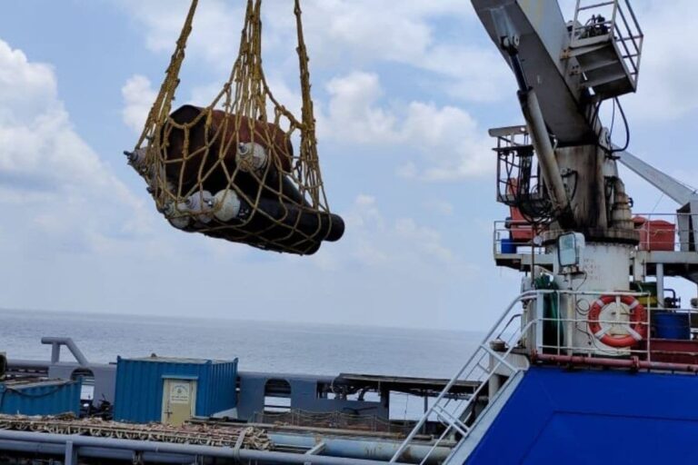 Mission Oxygen Express: Navy Sends Ships with Covid Supplies to Lakshadweep; Refills O2 Cylinders