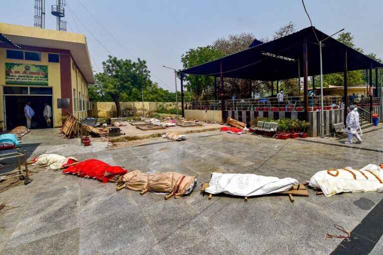 Delhi Covid Crisis: As Death Toll Spirals, Corpses Wait in 20-hr Queues at Crematoriums