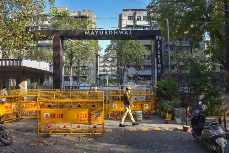 News18 Evening Digest: Lockdown in Delhi Extended Till May 17, Race to Book Vaccine Slots Turns Into Techathon & Other Top Stories