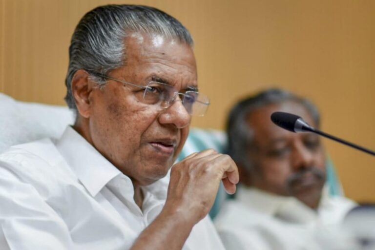 Kerala CM Pinarayi Vijayan Writes to PM on the Urgent Need for Liquid Medical Oxygen and Vaccines in Kerala