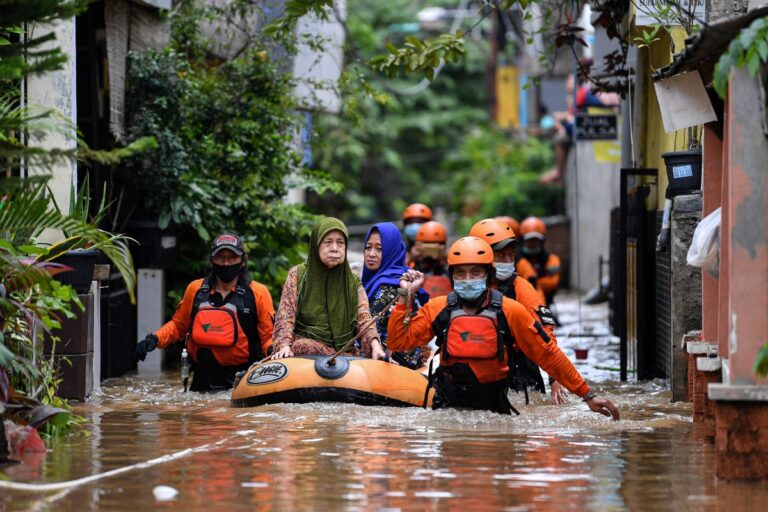 Underwater Quake Shakes West Indonesia, No Tsunami Warning
