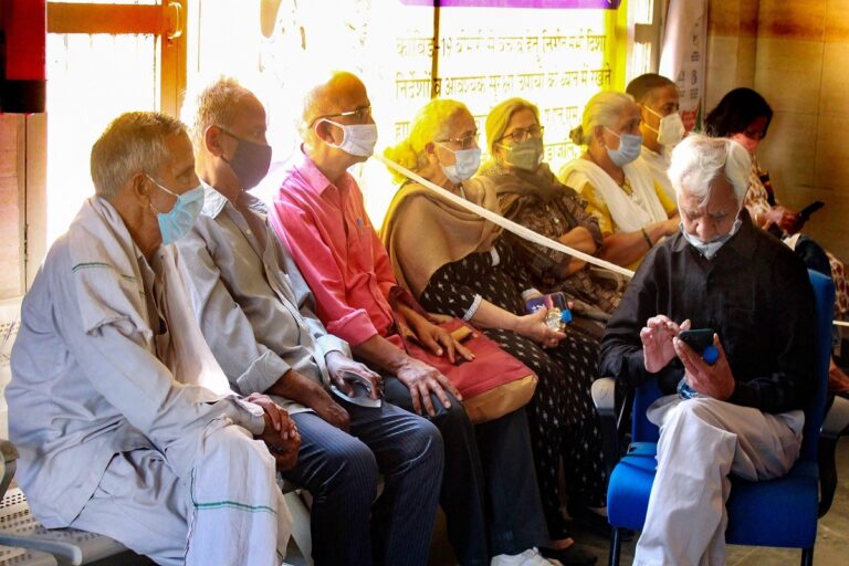 Chaos in Gurugram During Drive Through Covid-19 Vaccination Campaign