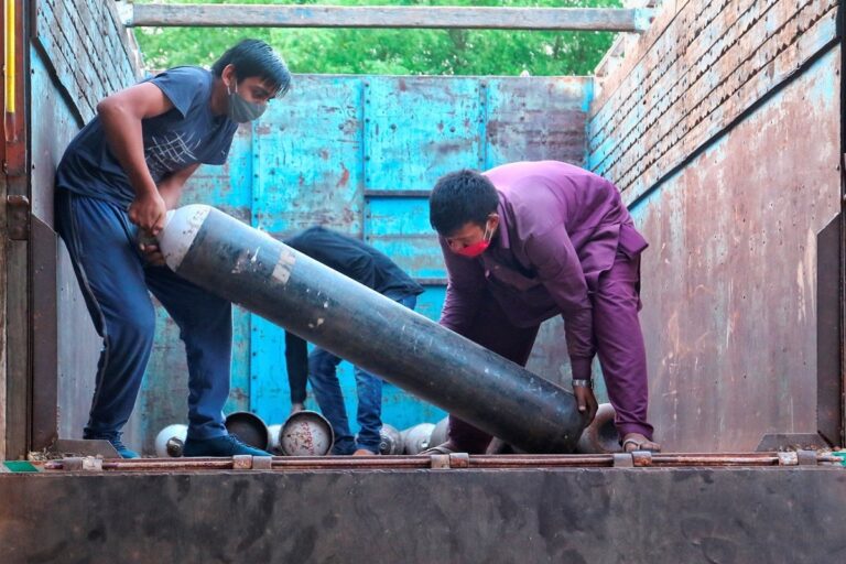 4 Hospitals in Delhi Send SOS Call for Oxygen, Kejriwal Govt Asks Residents to Donate Cylinders