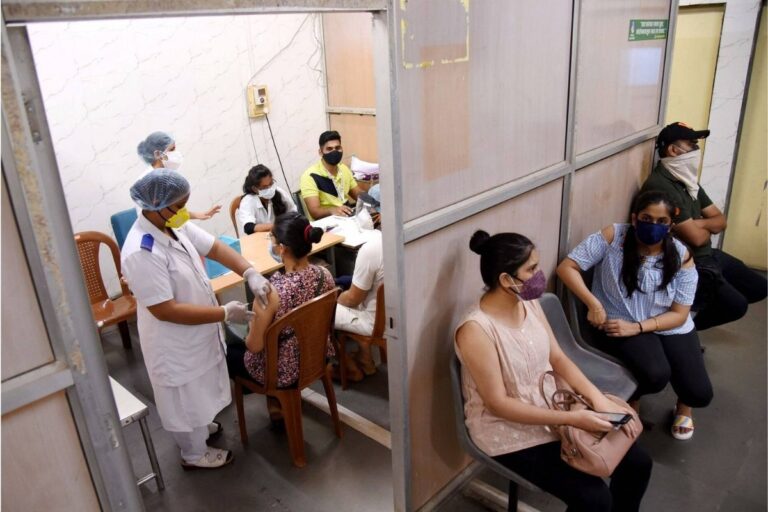 After Maharashtra, Karnataka to Use Vaccines for 2nd Doses of 44+ Age Group; Drive for 18+ Suspended
